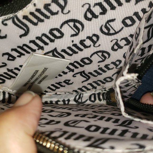 EUC LIKE NEW Juicy couture coin/wristlet wallet rises and heart keychain - Picture 2 of 4